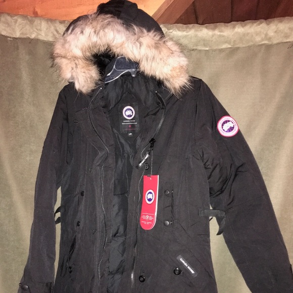 kensington slim fit down parka with genuine coyote fur trim canada goose